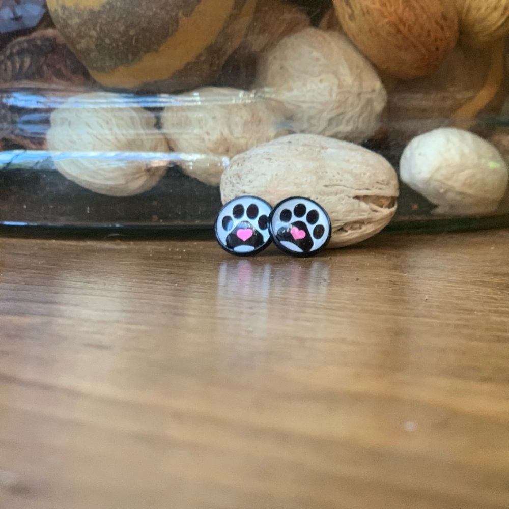 🐶HP💕 Animal lover paw print earrings, NWT, pet